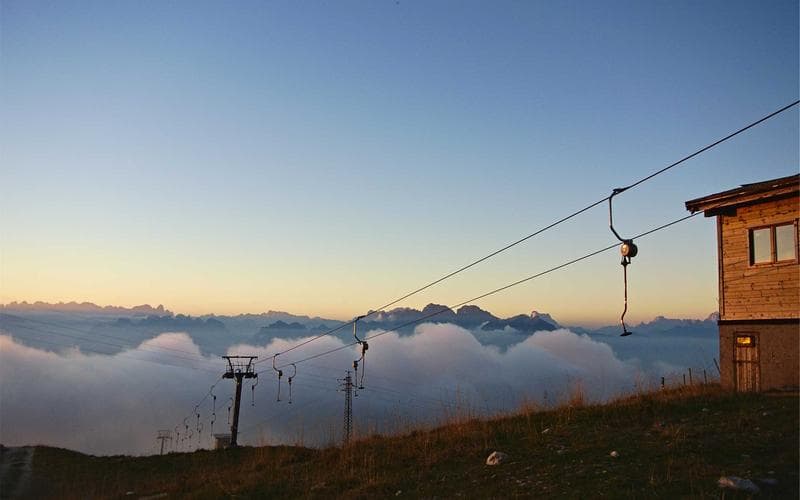Tóm tắt: Optimization and simulation of smart grid distributed generation: A case study o